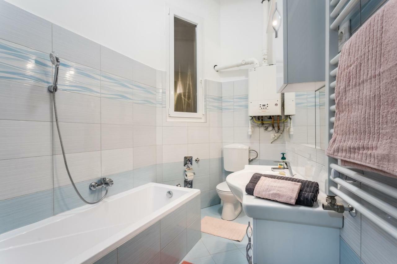 Bpr Turquoise Simplicity Apartment Budapest Eksteriør billede